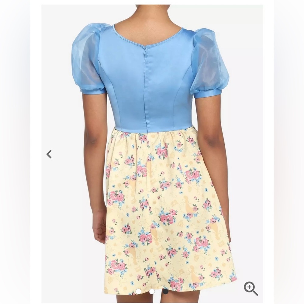 Her Universe Disney Snow White And The Seven Dwarfs Royal Dress - Picture 6 of 7